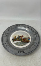 Load image into Gallery viewer, The Great American Revolution 1776 Washington Crossing The Delaware Decor Plate
