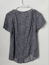 Load image into Gallery viewer, MNG Womens Navy Blue &amp; White Floral Short Sleeve Collarless Blouse Top Size 8
