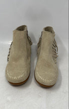 Load image into Gallery viewer, Minnetonka Womens Beige Side Zipper Round Toe Ankle Bootie Boots Size 7
