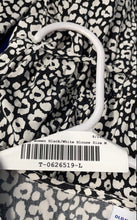 Load image into Gallery viewer, Old Navy Womens Black White Leopard Print Long Sleeve Blouse Top Size M
