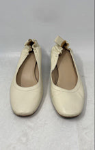 Load image into Gallery viewer, Everlane Womens The Day Cream Leather Slip-On Block Pump Heels Size 7.5
