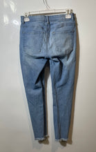 Load image into Gallery viewer, Forever 21 Womens Blue Medium Wash Pockets Denim Skinny Leg Jeans Size 28
