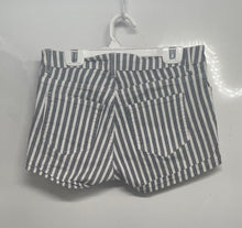 Load image into Gallery viewer, H&amp;M Womens White Blue Striped Denim Stretch Five-Pocket Mom Shorts Size 4

