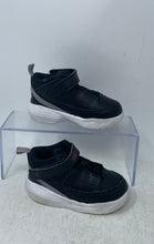 Load image into Gallery viewer, Nike Boys Air Jordan Max Aura 5 DZ4355-061 Black Basketball Shoes Size 7C
