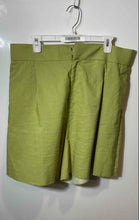 Load image into Gallery viewer, Zara Womens Green Pleated Front Slash Pocket Regular Fit Chino Shorts Size XXL
