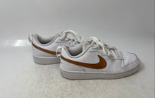 Load image into Gallery viewer, Nike Girls Court Borough Low 2 SE DQ5979-100 White Sneaker Shoes Size 5.5Y
