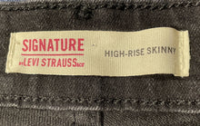 Load image into Gallery viewer, Signature By Levi Strauss &amp; Co. Womens Black High-Rise Skinny Jeans Sz 6M 28/30
