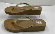 Load image into Gallery viewer, Authentic Tory Burch Womens Beige Wedge Heel Flip Flop Sandals Size 6-7 Worn
