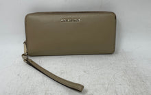 Load image into Gallery viewer, Michael Kors Womens Green Leather Card Holder Inner Pocket Zip-Around Wallet
