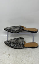 Load image into Gallery viewer, Banana Republic Womens Black White Pointed Toe Slip-On Mule Sandals Size 9
