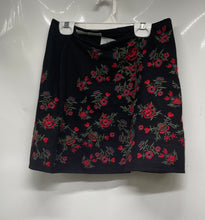 Load image into Gallery viewer, Zara Basic Womens Black Floral Embroidered Straight &amp; Pencil Skirt Size XS
