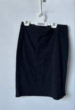 Load image into Gallery viewer, Old Navy Womens Black Stretch Pull-On Straight &amp; Pencil Skirt Size Medium
