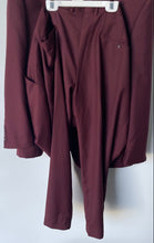 Load image into Gallery viewer, Vinci Philosophy Mens Burgundy 2-Piece Suit Set Size Blazer 44R Pants 50R
