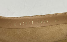 Load image into Gallery viewer, Authentic Salvatore Ferragamo Womens Vara Brown Pump Heels Size 8.5E Worn Sole
