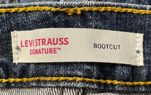 Load image into Gallery viewer, Levi's Womens Signature Blue Denim Medium Wash Bootcut Leg Jeans Size 29X30
