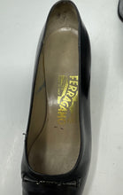 Load image into Gallery viewer, Authentic Salvatore Ferragamo Womens Black Leather Pump Heels Size 5B Damaged
