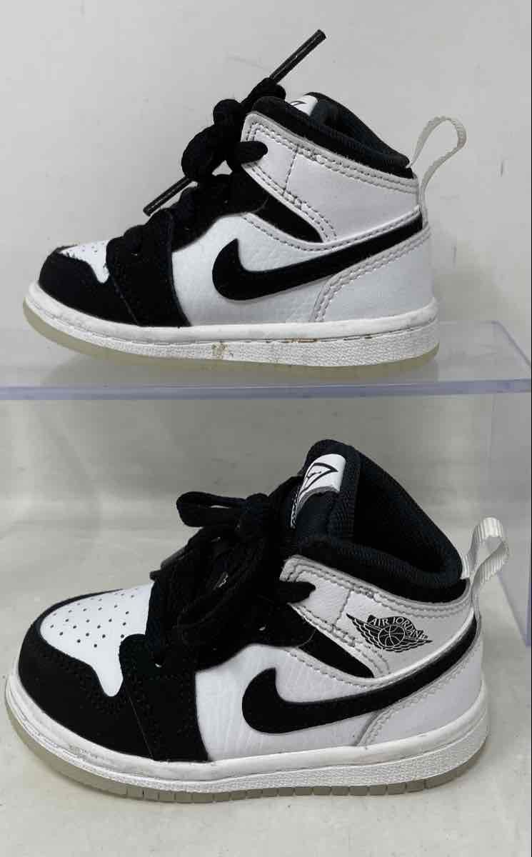 Authentic Nike Kids Air Jordan 1 Mid Black White Sneaker Shoes Size 5C In Box