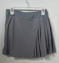 Load image into Gallery viewer, Lululemon Womens Gray Play Off The Pleats Pull-On Skort Skirt Size 8
