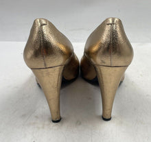 Load image into Gallery viewer, Authentic Marc By Marc Jacobs Womens Golden High Pump Heels Size 39.5 Damaged
