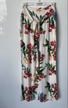 Load image into Gallery viewer, Guess Womens Multicolor Floral Flat Front Belted Wide-Leg Pants Size Medium
