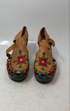 Load image into Gallery viewer, Artesanias Yajaira Womens Multicolor Embroidered Leather Platform Heels Size 3
