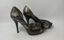 Load image into Gallery viewer, Guess Womens Locklyn Silver Tone Peep Toe Stiletto Platform Heels Size 7M
