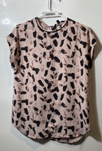 Load image into Gallery viewer, Banana Republic Womens Beige Black Printed Keyhole Back Blouse Top Size XS
