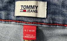 Load image into Gallery viewer, Tommy Hilfiger Womens Blue Denim Medium Wash Cuffed Skinny Jeans Pants Sz 6/ W28
