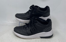 Load image into Gallery viewer, Guess Womens Varna Black White Leather Lace-Up Low Top Sneaker Shoes Size 7.5M
