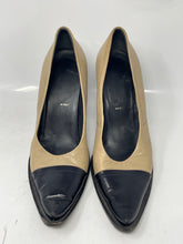 Load image into Gallery viewer, Authentic Prada Womens Beige Black Leather Pump Heels Size EUR 38.5 Damaged
