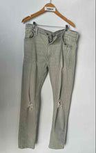 Load image into Gallery viewer, Levi's Mens Light Green Denim Pockets Distressed Straight Leg Jeans Size 38x34
