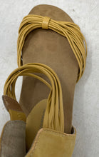 Load image into Gallery viewer, Giani Bernini Womens Beige Yellow Open Toe Strappy Sandals Size 5.5M
