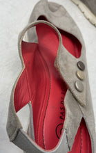 Load image into Gallery viewer, Pas De Rouge Womens Silvia Gray Suede Peep Toe Slingback Sandals Size EUR 39
