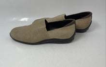 Load image into Gallery viewer, Donald J Pliner Mens Brown Beige Slip-On Closed Toe Low Top Loafer Shoes Size 9M
