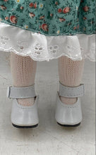 Load image into Gallery viewer, Heritage Mint Ltd 1997 Brown Hair Floral Dress Extra Outfit Doll W/Carrying Case
