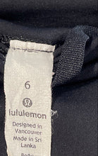 Load image into Gallery viewer, Lululemon Womens Black Regular Fit Activewear Compression Leggings Size 6
