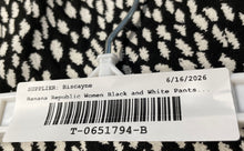 Load image into Gallery viewer, Banana Republic Womens Black And White Printed Skinny Leg Ankle Pants Size 2
