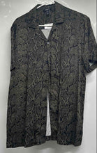 Load image into Gallery viewer, Forever 21 Mens Green Snakeskin Print Short Sleeve Button-Up Shirt Size Small
