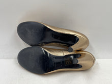 Load image into Gallery viewer, Authentic Marc By Marc Jacobs Womens Golden High Pump Heels Size 39.5 Damaged
