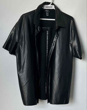 Load image into Gallery viewer, Forever 21 Mens Black Spread Collar Short Sleeve Button-Up Shirt Size Medium
