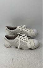 Load image into Gallery viewer, FootJoy Mens 98927 White Gray Quilted Summer Series Lace-Up Golf Shoes Size 9M
