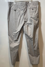 Load image into Gallery viewer, Tommy Hilfiger Mens Gray Flat Front Pockets Classic Fit Chino Pants Size 42x30
