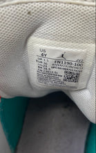 Load image into Gallery viewer, Nike Unisex Kids Air Jordan 1 Mid SE FN1190-100 Multicolor Sneaker Shoes Size 4Y
