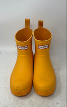 Load image into Gallery viewer, Hunter Womens Orange Rubber Waterproof Ankle Pull-On Rain Boots Size 5
