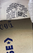 Load image into Gallery viewer, Converse Unisex Chuck Taylor All Star Low M7652 White Sneaker Shoes Size M 6 W 8
