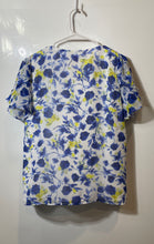 Load image into Gallery viewer, Vince Camuto Womens Blue White Floral Short Sleeve V-Neck Blouse Top Size M
