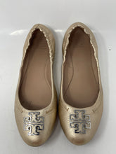 Load image into Gallery viewer, Authentic Tory Burch Womens Melinda Metallic Gold-Tone Ballet Flats Sz 8 Damaged
