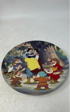 Load image into Gallery viewer, Knowles Walt Disney Snow White Happy Ending Decorative Collector Plate
