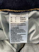 Load image into Gallery viewer, American Eagle Outfitters Womens Blue Denim Dark Wash Skinny Leg Jeans Size 6
