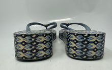 Load image into Gallery viewer, Authentic Tory Burch Womens Blue Printed Wedge Flip Flop Sandals Size 7 Worn
